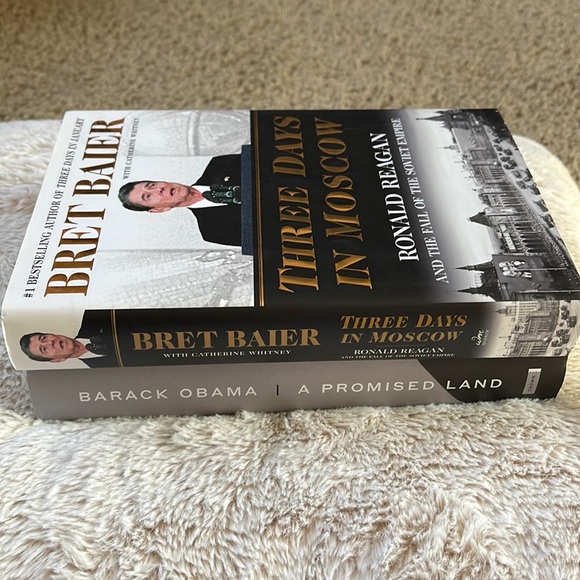 Books bundle!! ⭐️ - Picture 2 of 2